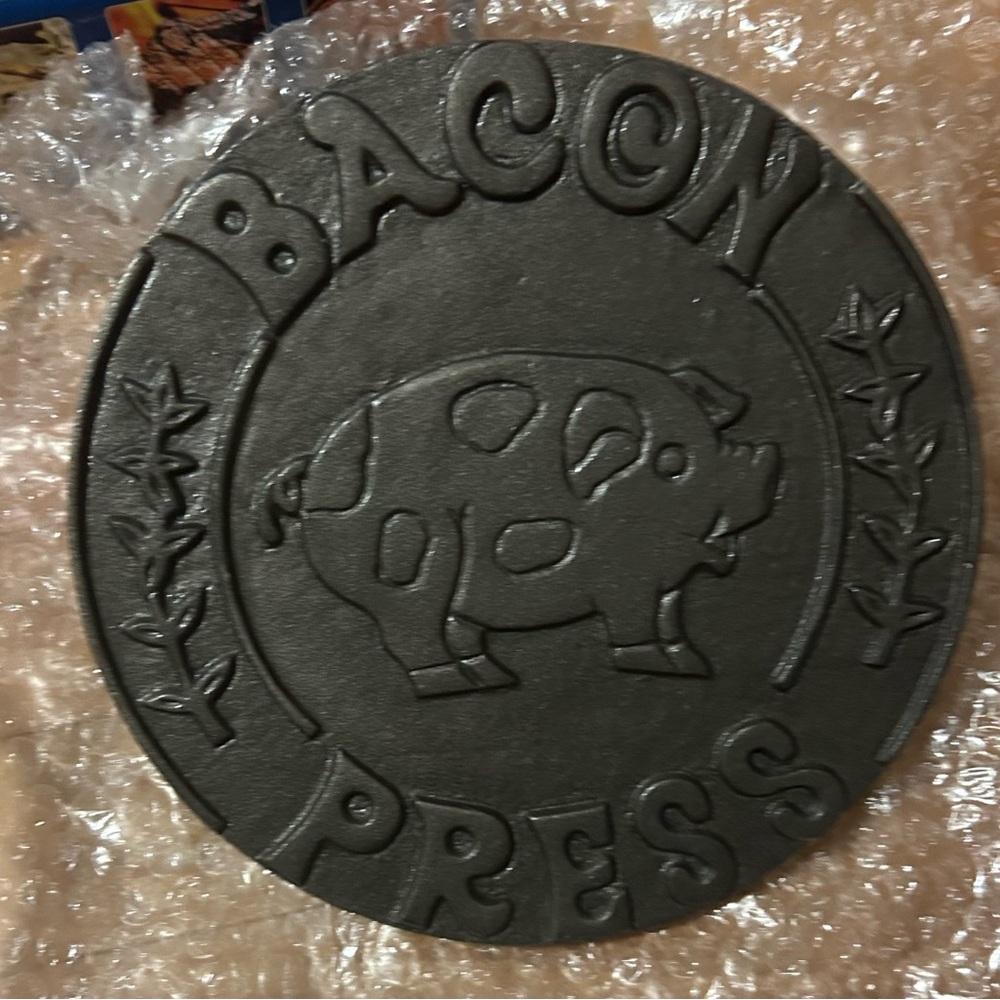 New-Never Used - Cast Iron Round -Bacon Press. Whimsical Pig Design. - Picture 5 of 11